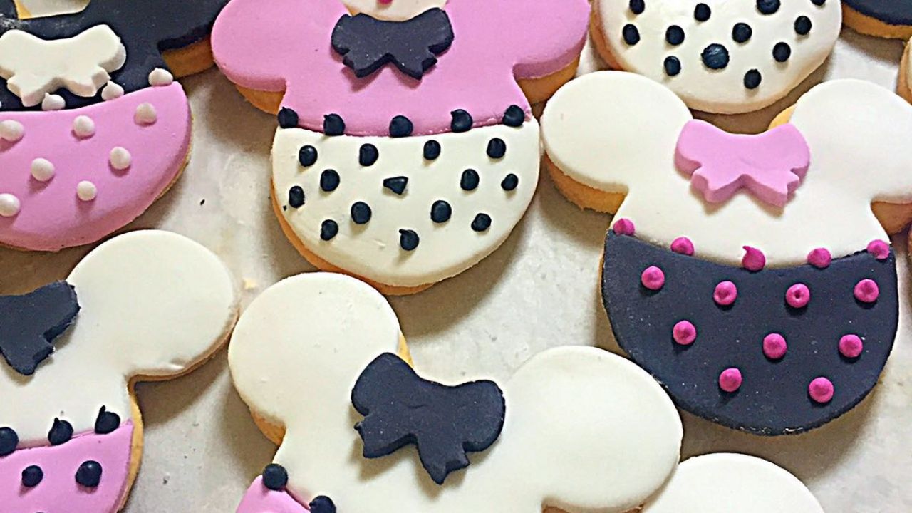 Minnie Mouse Cookies - Adore Cakes
