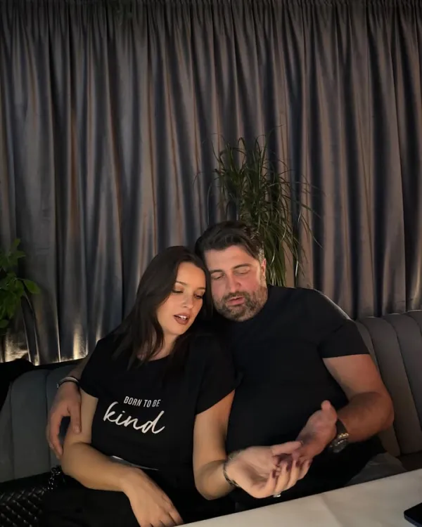 Nu ghicim noi in palma dupa 10 ani de relatie?