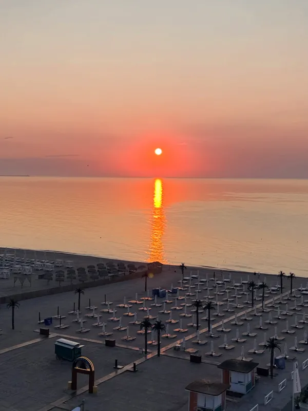 Sunt acasă de trei zile și deja mi-e dor de mare. – 2