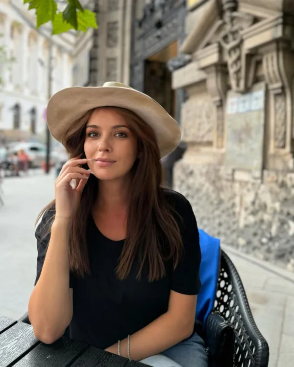 Am tot cautat si eu o poza draguta prin telefon sa va urez o primavara frumoasa, dar…