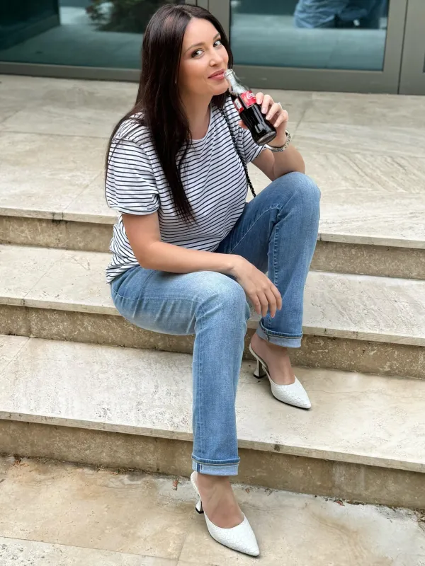 Nu e ora de postat, nu e outfit de vara, nu e reclama la nimic, e doar o Cola rece si…