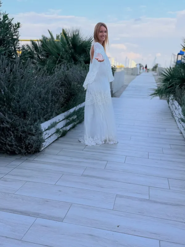 Opt ani mai târziu, aceeași rochie. – 12
