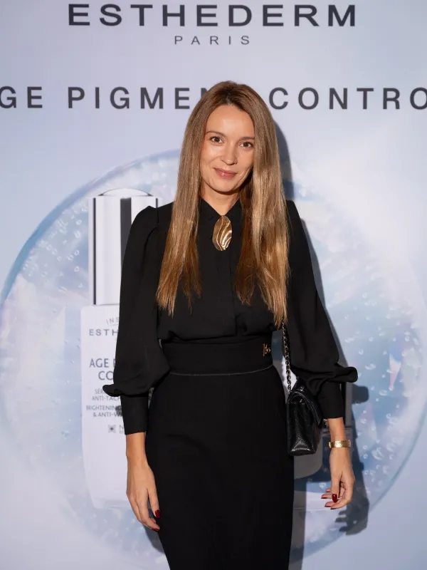 O după-amiază de toamnă, o ținută all black (că uneori simplitatea câștigă 😁), un loc…