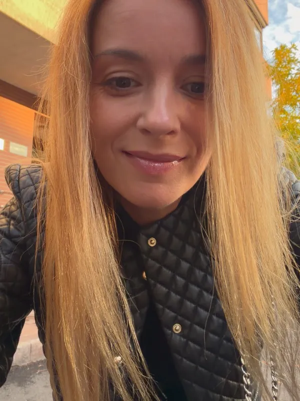 O după-amiază de toamnă, o ținută all black (că uneori simplitatea câștigă 😁), un loc…