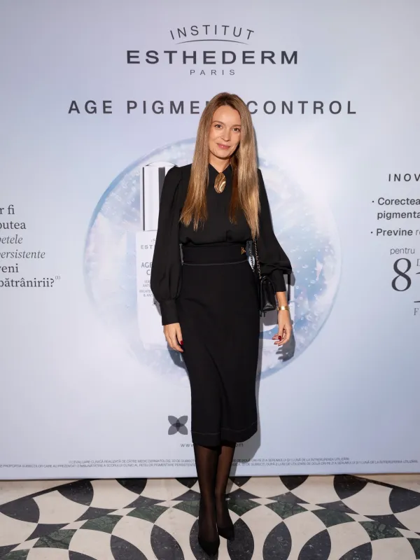 O după-amiază de toamnă, o ținută all black (că uneori simplitatea câștigă 😁), un loc… – 7